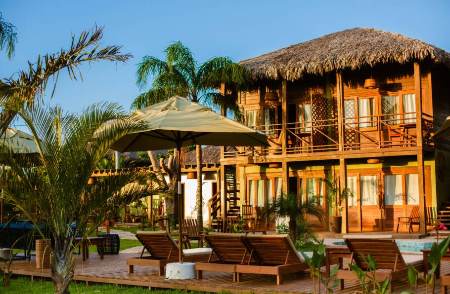 No vilarejo, é possível desfrutar experiências de alto padrão, como as proporcionadas pelo hotel Vila Aty