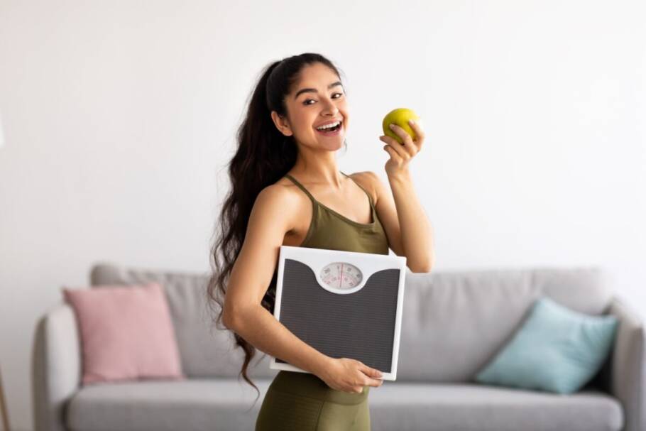 Os hábitos do dia a dia também podem interferir no processo de emagrecimento (Imagem: Prostock-studio | Shutterstock)