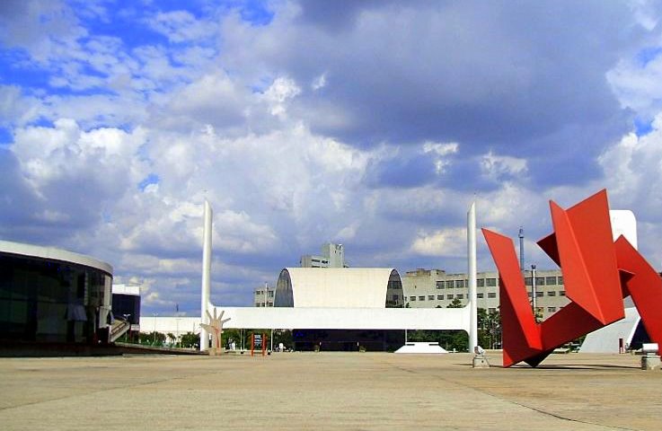 O Memorial da América Latina, projetado por Oscar Niemeyer, é uma das atrações culturais da Barra Funda