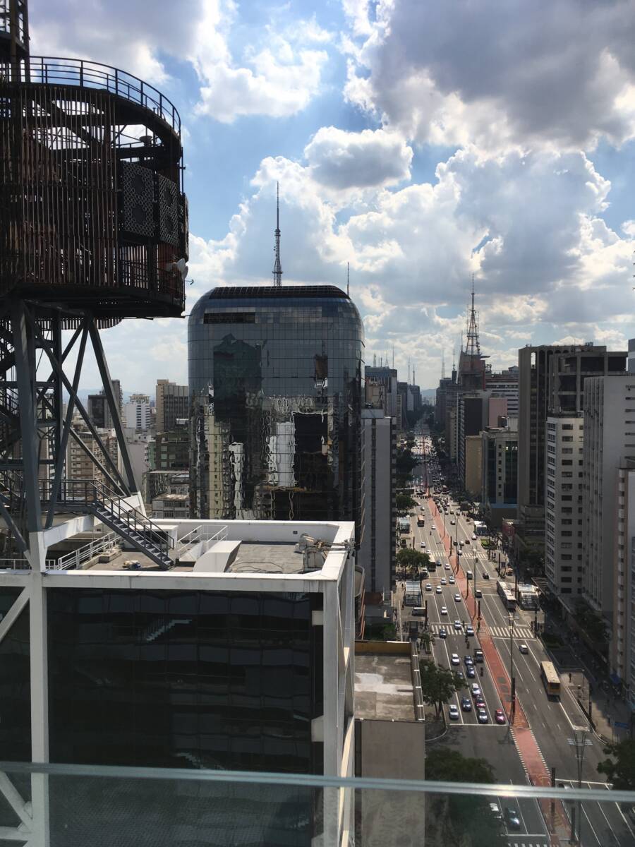 Mirante do Sesc Paulista, com vista para a avenida