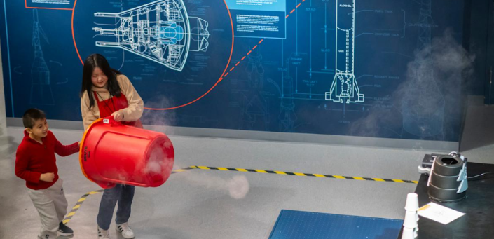 O museu abriga mais de 450 exposições interativas