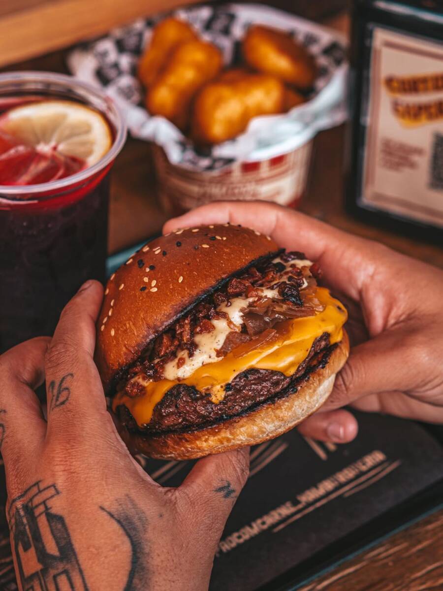 Pão com Carne e seu ChimiBacon