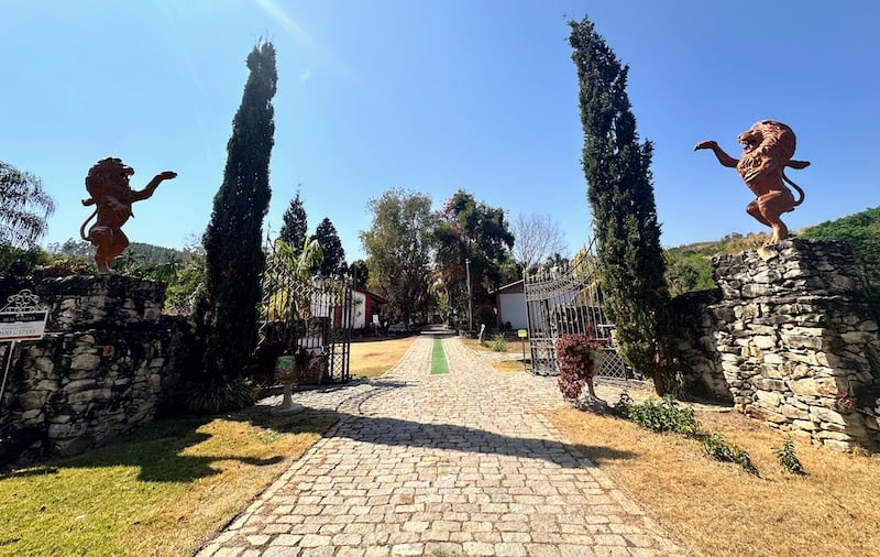 Entrada da propriedade da Família Carra