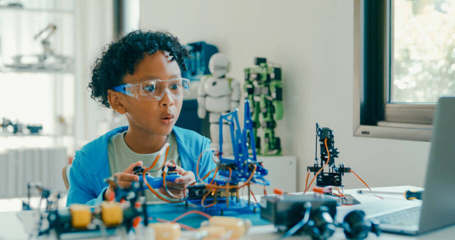 Formação apresenta prática pedagógica que une Ciências, Tecnologia, Engenharia, Artes e Matemática para docentes utilizarem em sala de aula