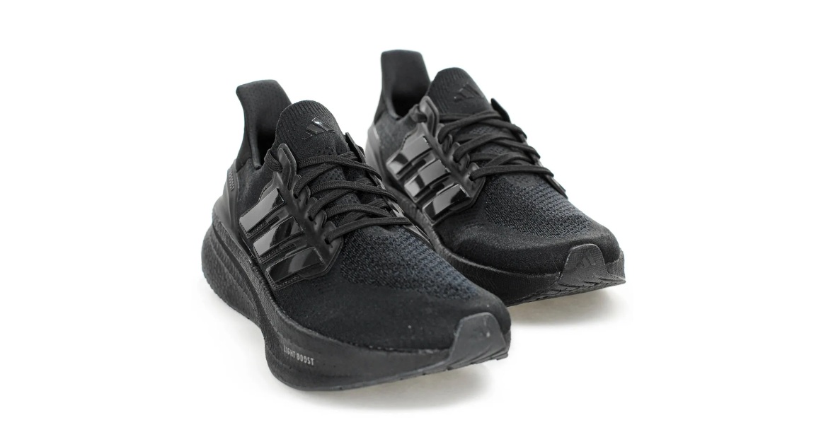 O Ultraboost 5 sai por R$802,99 na promoção