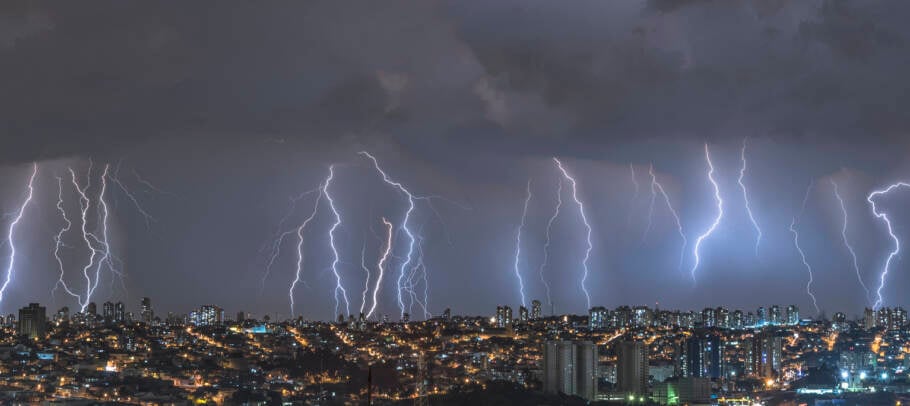 O que desencadeia os raios permanece um mistério há muito tempo, até agora