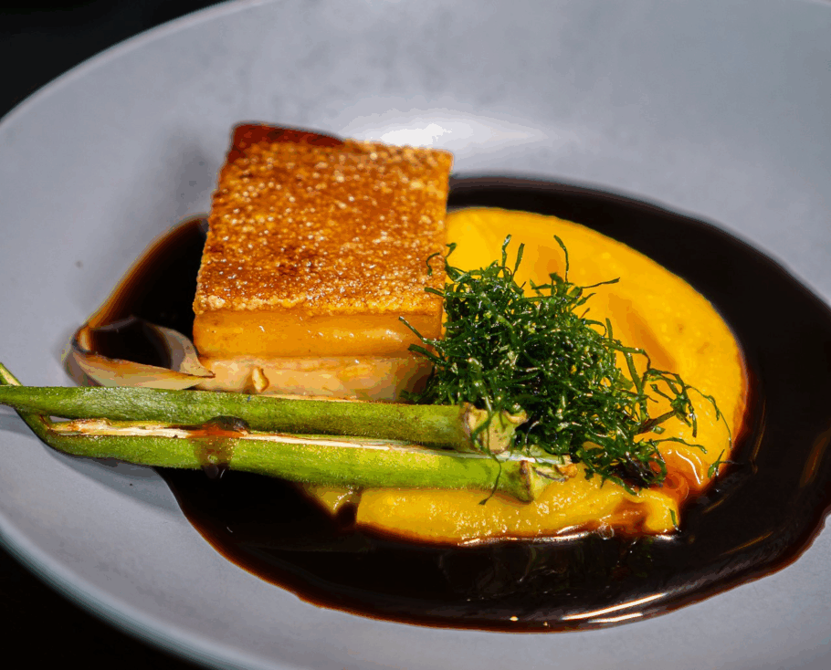 O chef Antonio Amaral, do Restaurante The Carioca, assina o prato Barriga de Porco