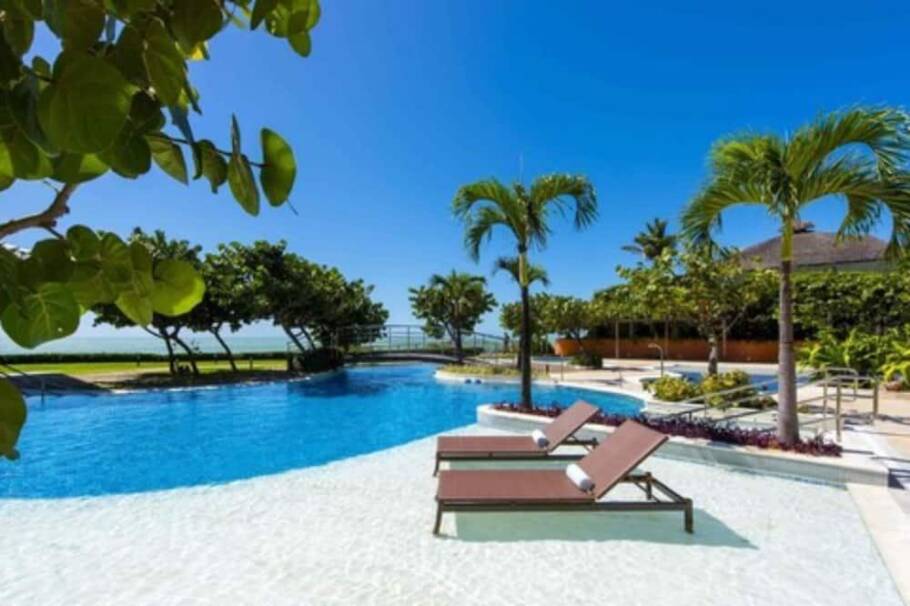 Área da piscina do Vogal Luxury Beach Hotel &Spa