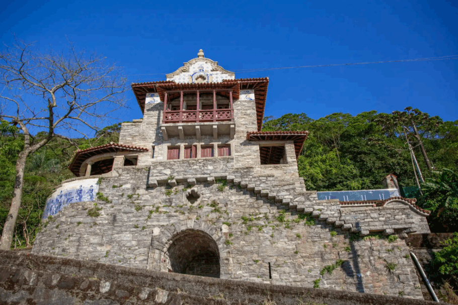 Caminhada pela Estrada Velha de Santos, passando por 8 monumentos históricos, como o Pouso Paranapiacaba