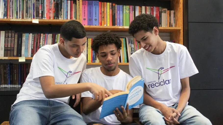 Programa oferece curso técnico gratuito para estudantes da rede pública