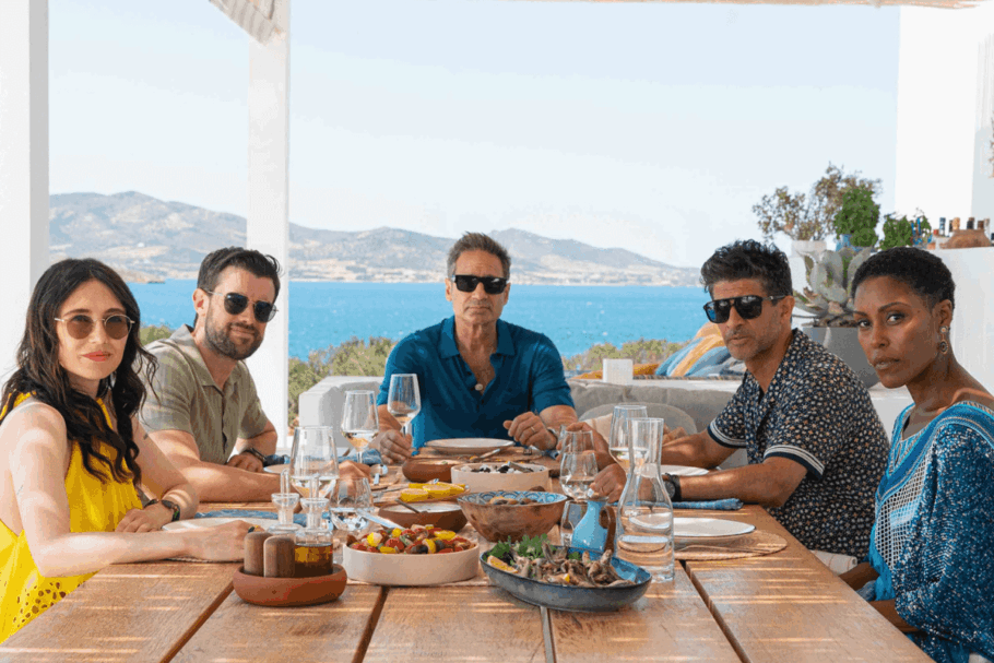 Em “Malice”, Adam é o assistente de uma família poderosa e está decidido a desvendar os segredos dela (Imagem: Reprodução digital | Prime Video)