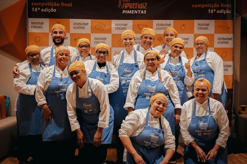 Cerimônia de formação da 16ª turma do projeto Chef Aprendiz, realizado no bairro de Pimentas, em Guarulhos (SP)