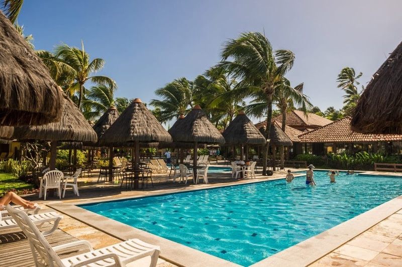 Resort tem serviço completo de bebidas, petiscos e hambúrgueres artesanais