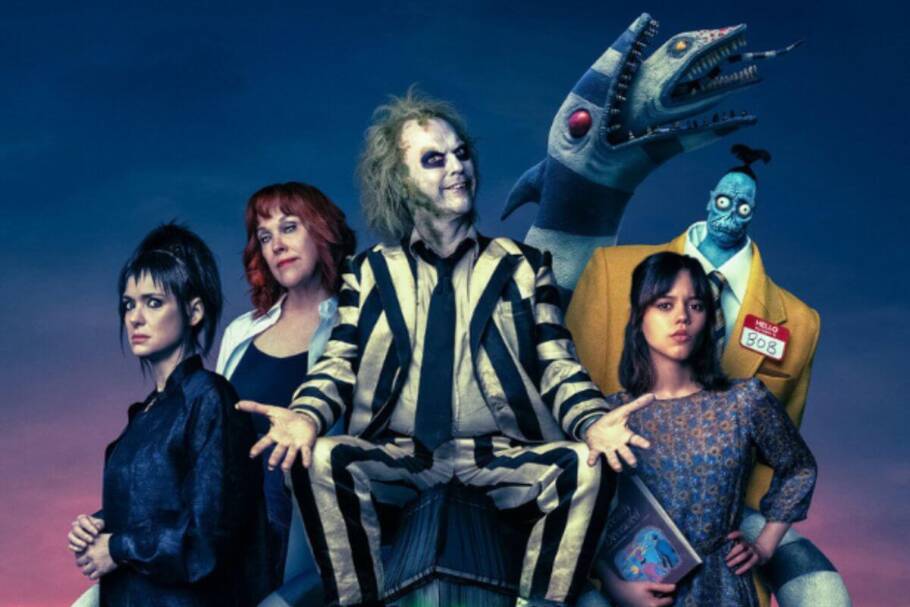 Capa do filme "Os Fantasmas Ainda se Divertem: Beetlejuice Beetlejuice" com os atores reunidos lado a lado