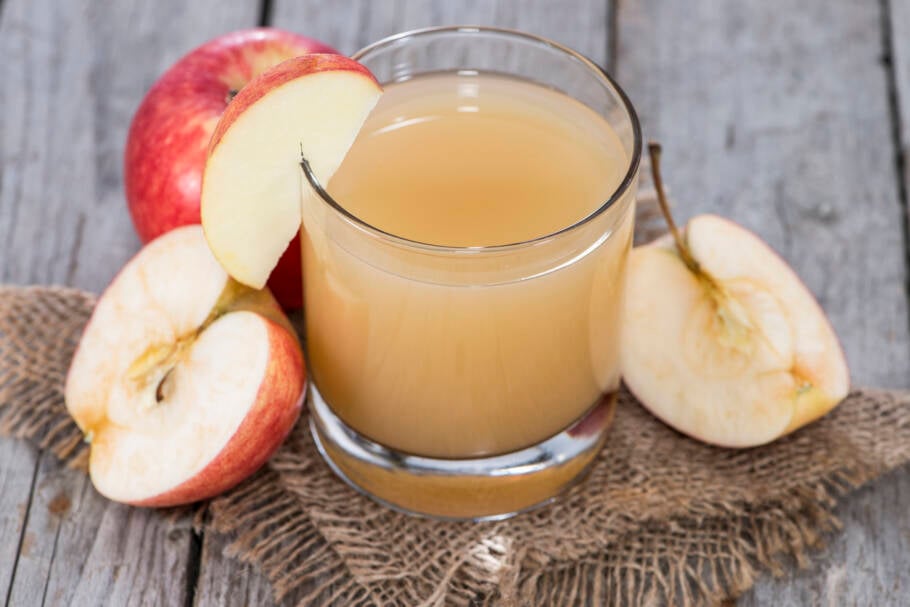 Suco de maçã e repolho pode ajudar a reduzir gordura visceral, segundo estudo