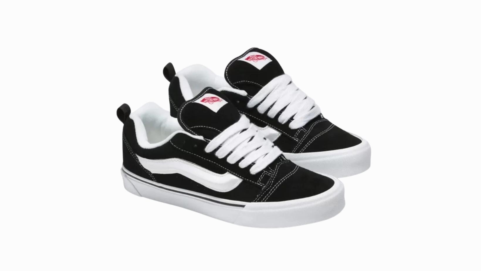 O Old Knu Skool Black White, custa R$154,31 na promoção