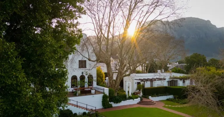 O belo e amplo jardim da propriedade