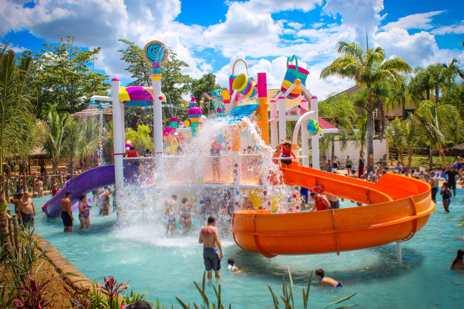 Diversão garantida no mês das crianças no parque aquático Thermas de São Pedro