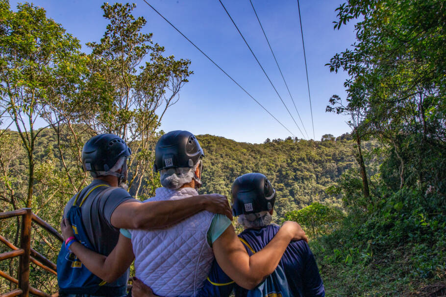 O Parque Caminhos do Mar conta ainda com uma tirolesa