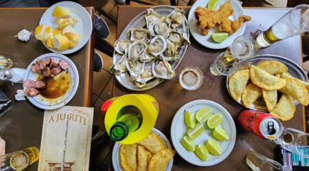 A Juriti é uma petiscaria de respeito que entrega muito mais que frutos do mar