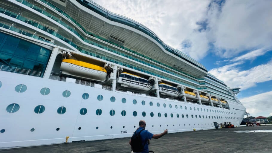 Serenade of the Seas parte de Colón, no Panamá