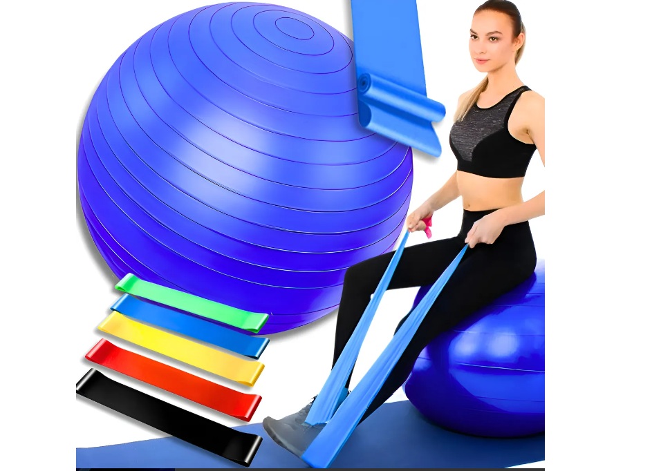 O kit com a bola, uma faixa elástica e 5 mini elásticos custa R$65,97 na oferta