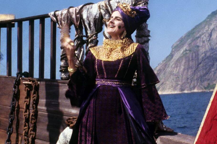 “Carlota Joaquina: Princesa do Brazil” explora, de forma humorística, a rotina da princesa (Imagem: Reprodução digital | Warner Bros. Entertainment)