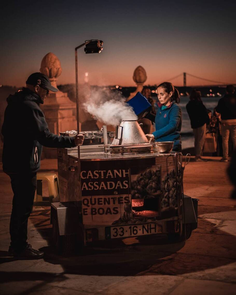 Castanhas assadas, vinho novo e eventos culturais revelam tradições que conectam passado e presente na capital portuguesa
