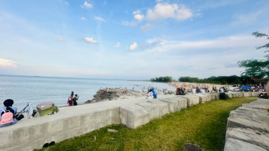 Caminhada à beira do lago Michigan em Hyde Park, Chicago