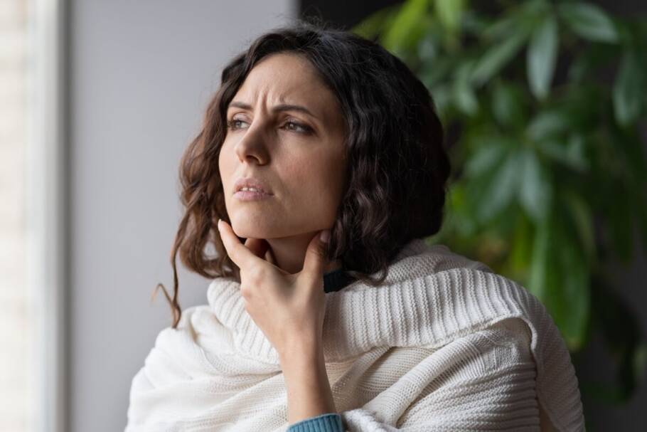 A localização do gânglio pode indicar a necessidade de avaliação médica (Imagem: DimaBerlin | Shutterstock)