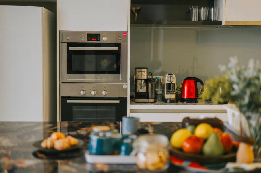 Hábitos errados na rotina doméstica fazem a geladeira ser um dos eletrodomésticos que mais consumem energia sem necessidade