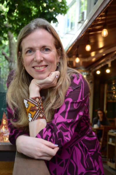 A autora e roteirista Flávia Lins e Silva, criadora de Pilar e Detetives do Prédio Azul.