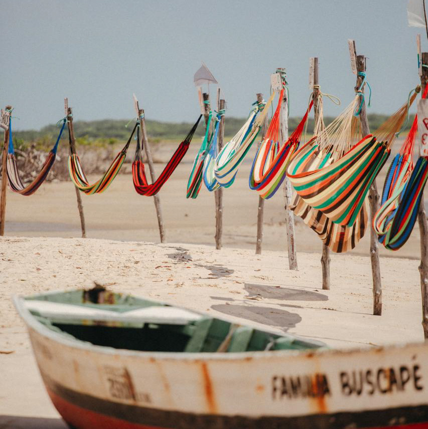 Praia de Atins, em Barreirinhas (MA), é um lugar propício para relaxar e praticar esportes