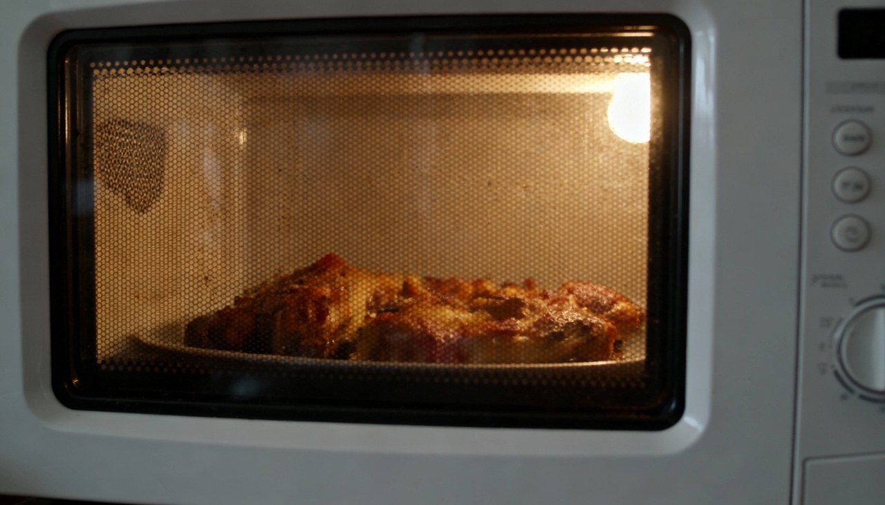 A malha funciona aproveitando o princípio físico da gaiola de Faraday