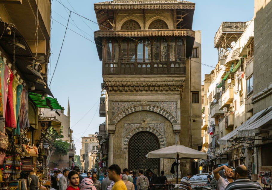 Rua no bairro histórico de Khan el-Khalili, no Cairo