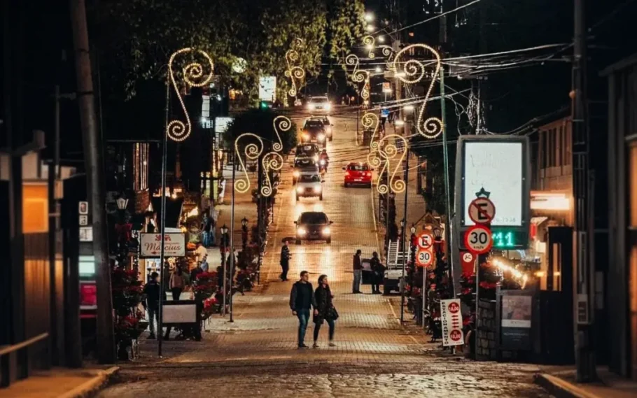 Vila de Natal, artesanato mineiro e espetáculos gratuitos marcam a programação do Natal nas Montanhas