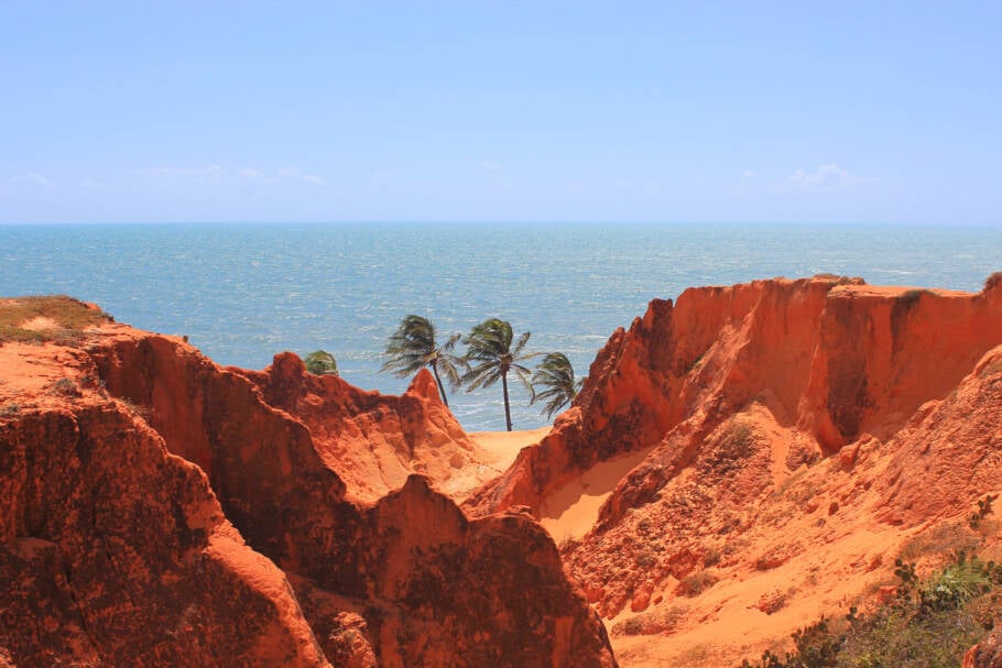 Praia de Morro Branco é uma das mais conhecidas do litoral cearense