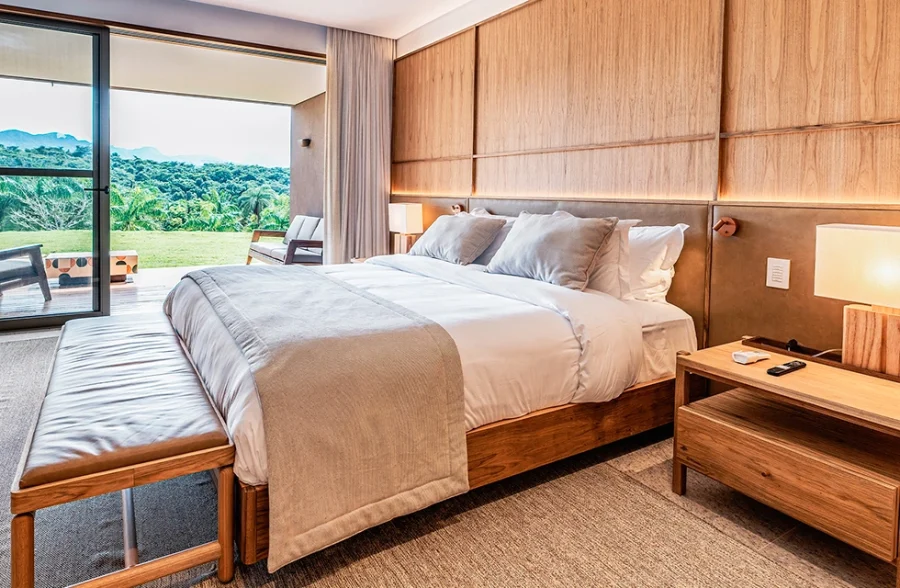 Interior de um dos quartos do hotel Clara Arte