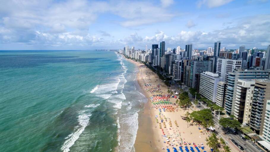 Vista da Praia de Boa Viagem, no Recife (PE)