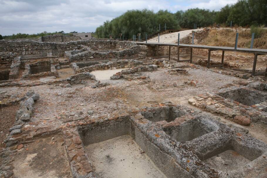 Sítio arqueológico abrange diversas construções do período romano