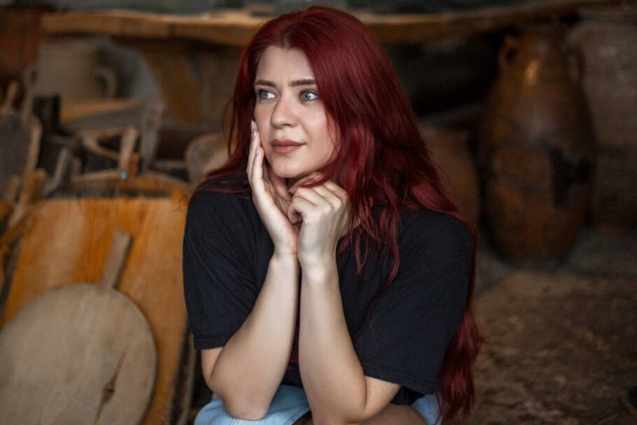 O tom borgonha é uma das maiores tendências do ano (Imagem: Cavan-Images | Shutterstock)