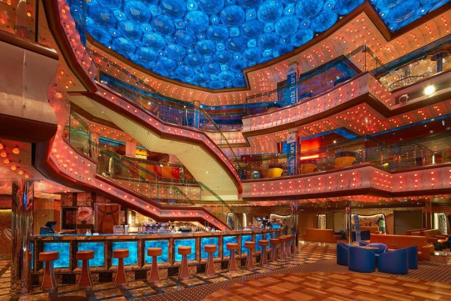 Vista do Atrium do navio Costa Diadema