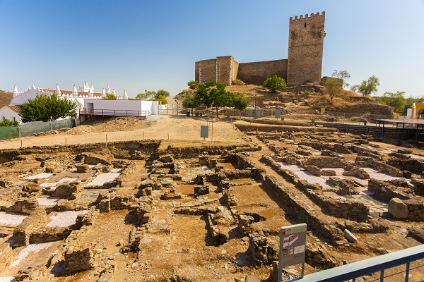 Vestígios da vila ribeirinha de Mértola
