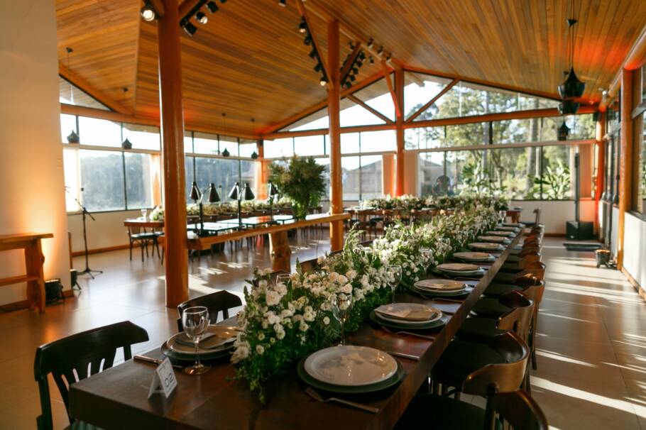 Hotel tem salão climatizado comporta até 130 convidados