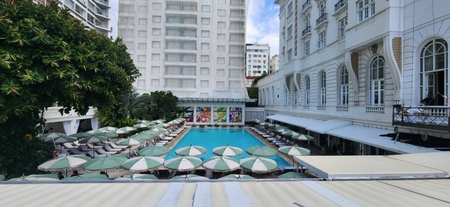 Vista do prédio anexo do Copacabana Palace, que está sendo totalmente reformulado