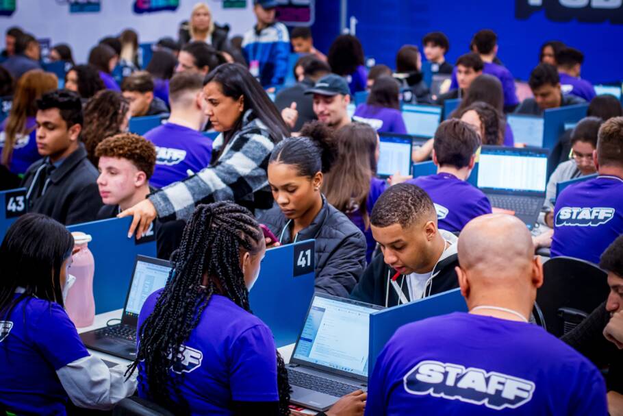 A projeção acompanha a movimentação típica da época, marcada pela conclusão de ciclos escolares e pelo encerramento de contratos de estágio