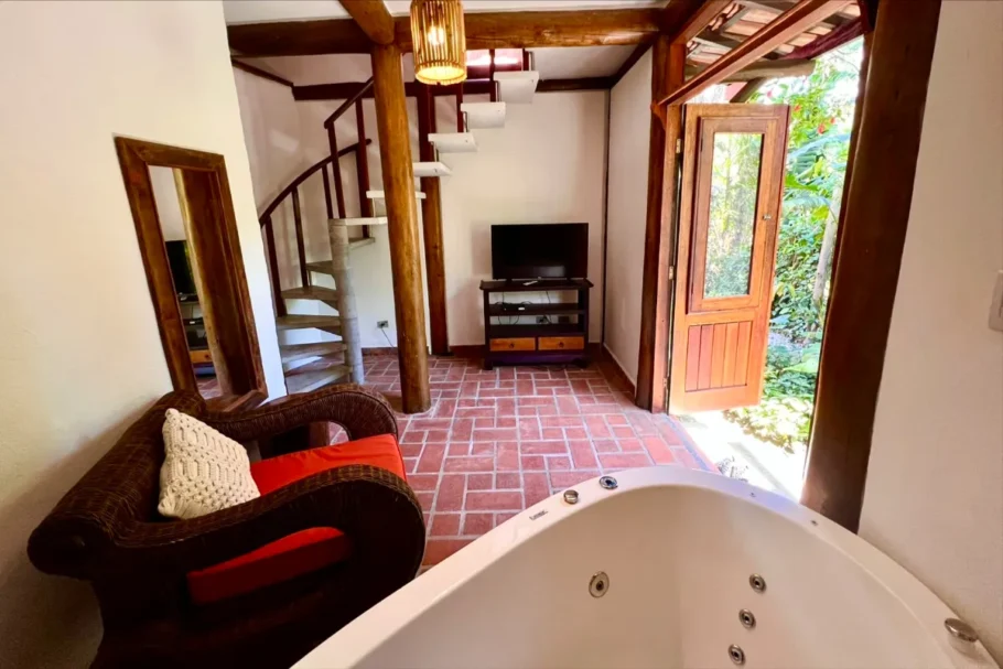 Bangalô duplex com hidro da Reserva Camburi
