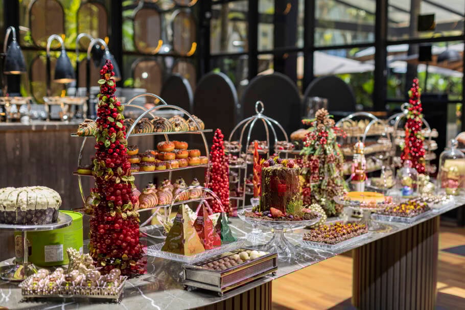 Com sobremesas exclusivas preparadas com chocolates Lindt, o brunch natalino acontece no Must Restaurant
