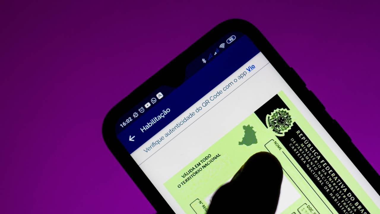 Antes de qualquer coisa, você precisa baixar o aplicativo oficial chamado CNH do Brasil, que é a versão atualizada da antiga Carteira Digital de Trânsito – Créditos: depositphotos.com / rafapress