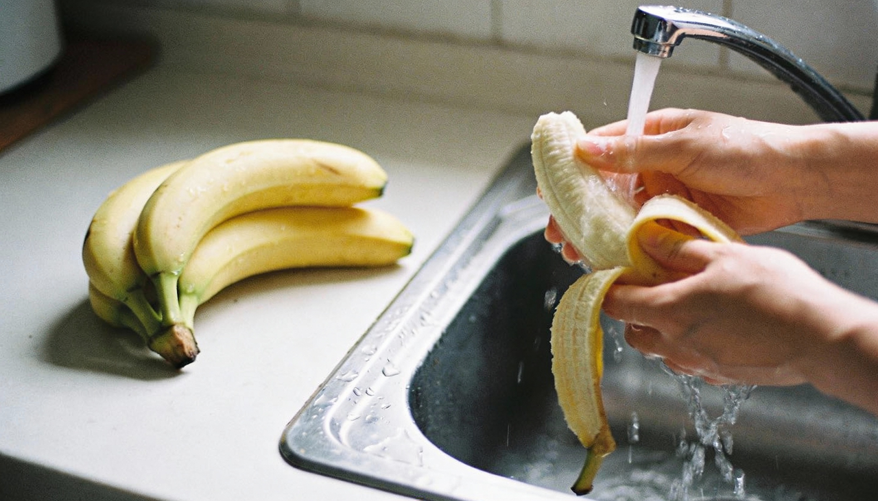 O momento crítico ocorre quando você rompe a casca com as mãos ou com uma faca